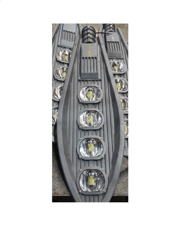 چراغ خیابانی ۲۰۰